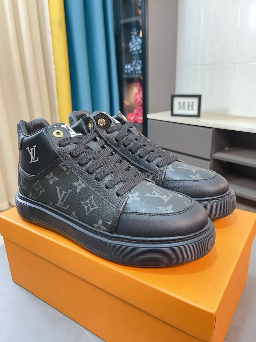 Ex-factory price 438🌹🌹【LOUIS VUITTON】Same style on Louis Vuitton* official website🚹Men's high-top casual shoes❤️Same style as popular celebrities and big names ~ Best-selling at home and abroad Lv focuses on the checkerboard series...Imported first-layer cowhide with special fabrics➕Full sheepskin lining➕Brand-specific hollow outsole💎Produced by OEM The highest version🔍🔍Number of codes: 38-44,